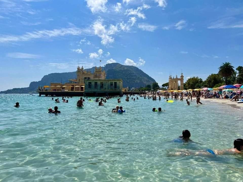 Mondello Felix - Appartamenti In Villa A 600M Dal Mare Экстерьер фото