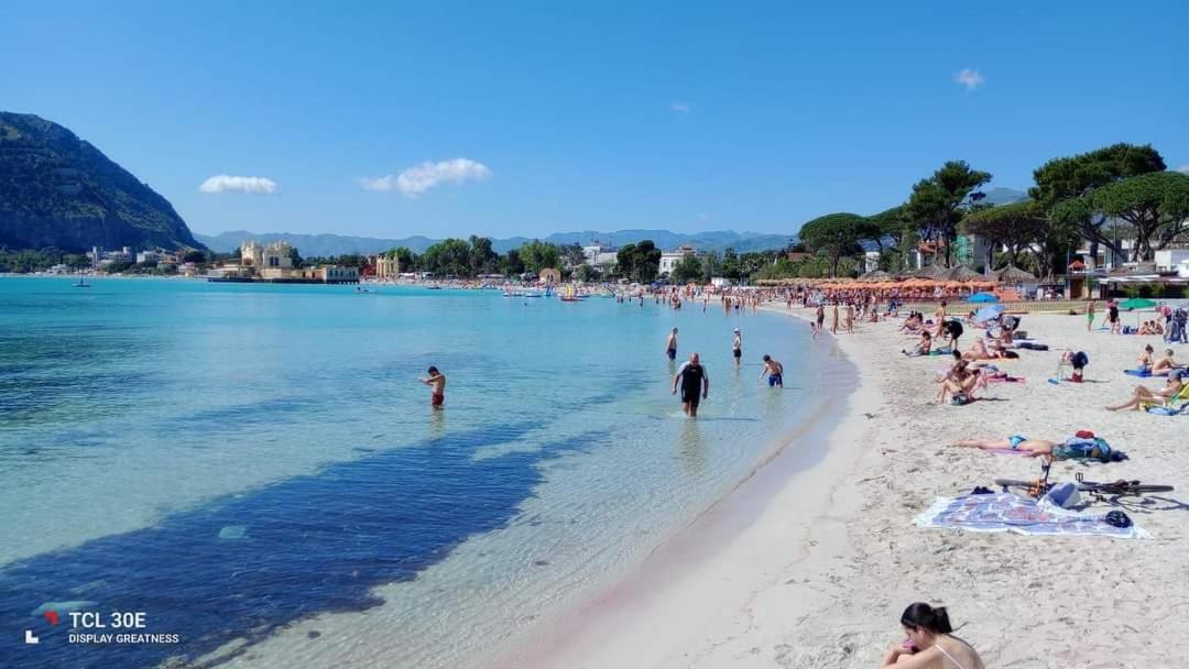 Mondello Felix - Appartamenti In Villa A 600M Dal Mare Экстерьер фото