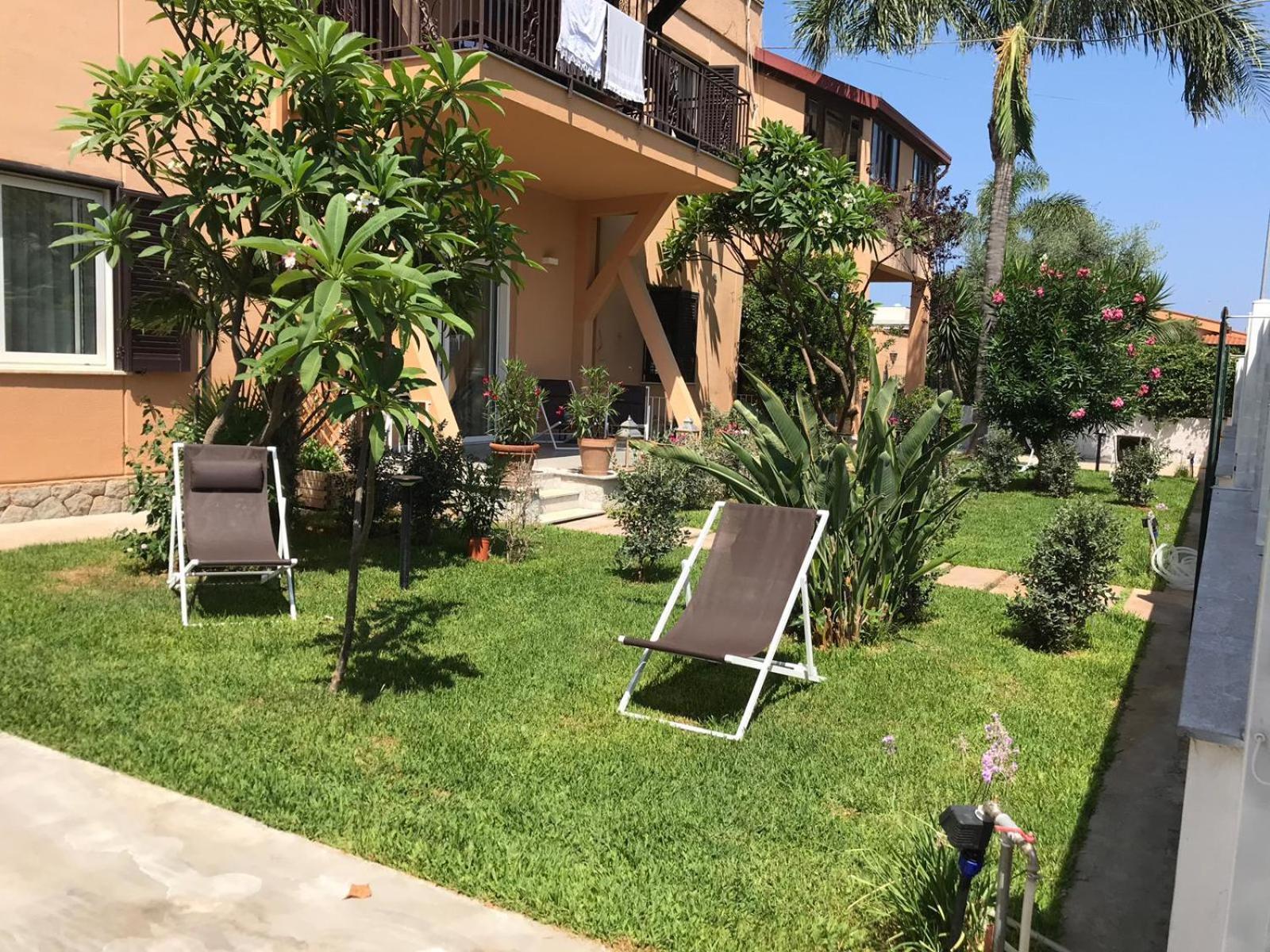 Mondello Felix - Appartamenti In Villa A 600M Dal Mare Экстерьер фото